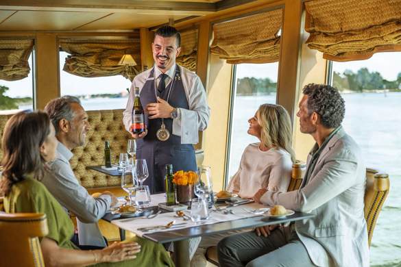 UNIWORLD Boutique River Cruises S.S. La Venezia Ristorante Rialto Lifestyle 1.jpeg